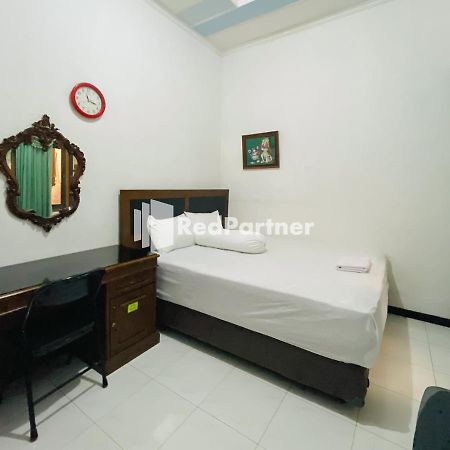 Griya Dalem Syariah Redpartner Hotel Surabaya Exterior photo