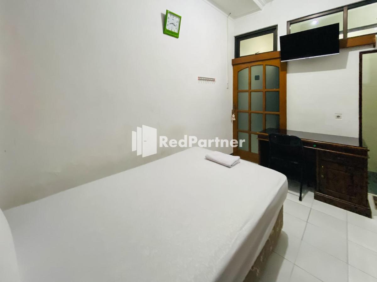 Griya Dalem Syariah Redpartner Hotel Surabaya Exterior photo