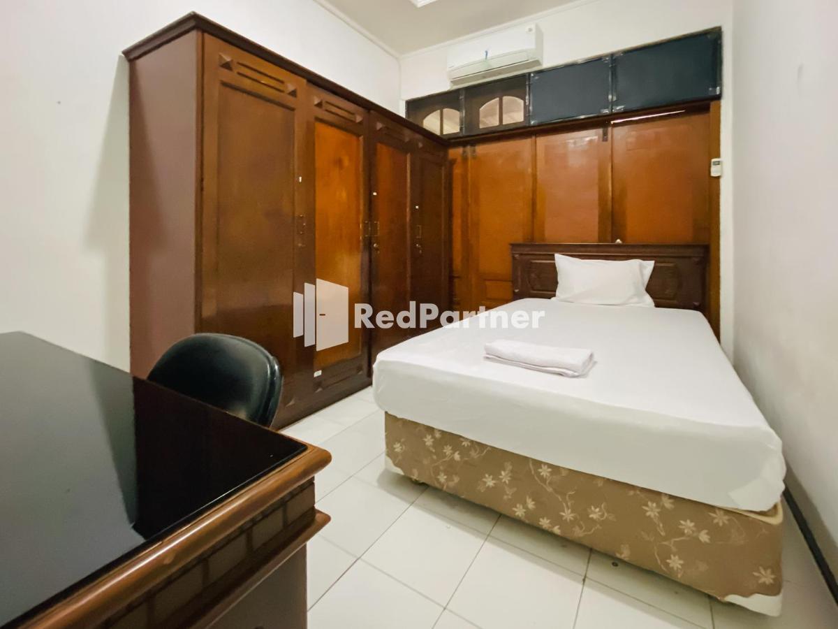 Griya Dalem Syariah Redpartner Hotel Surabaya Exterior photo