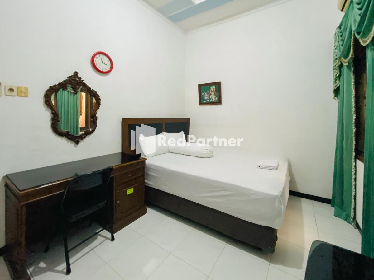 Griya Dalem Syariah Redpartner Hotel Surabaya Exterior photo